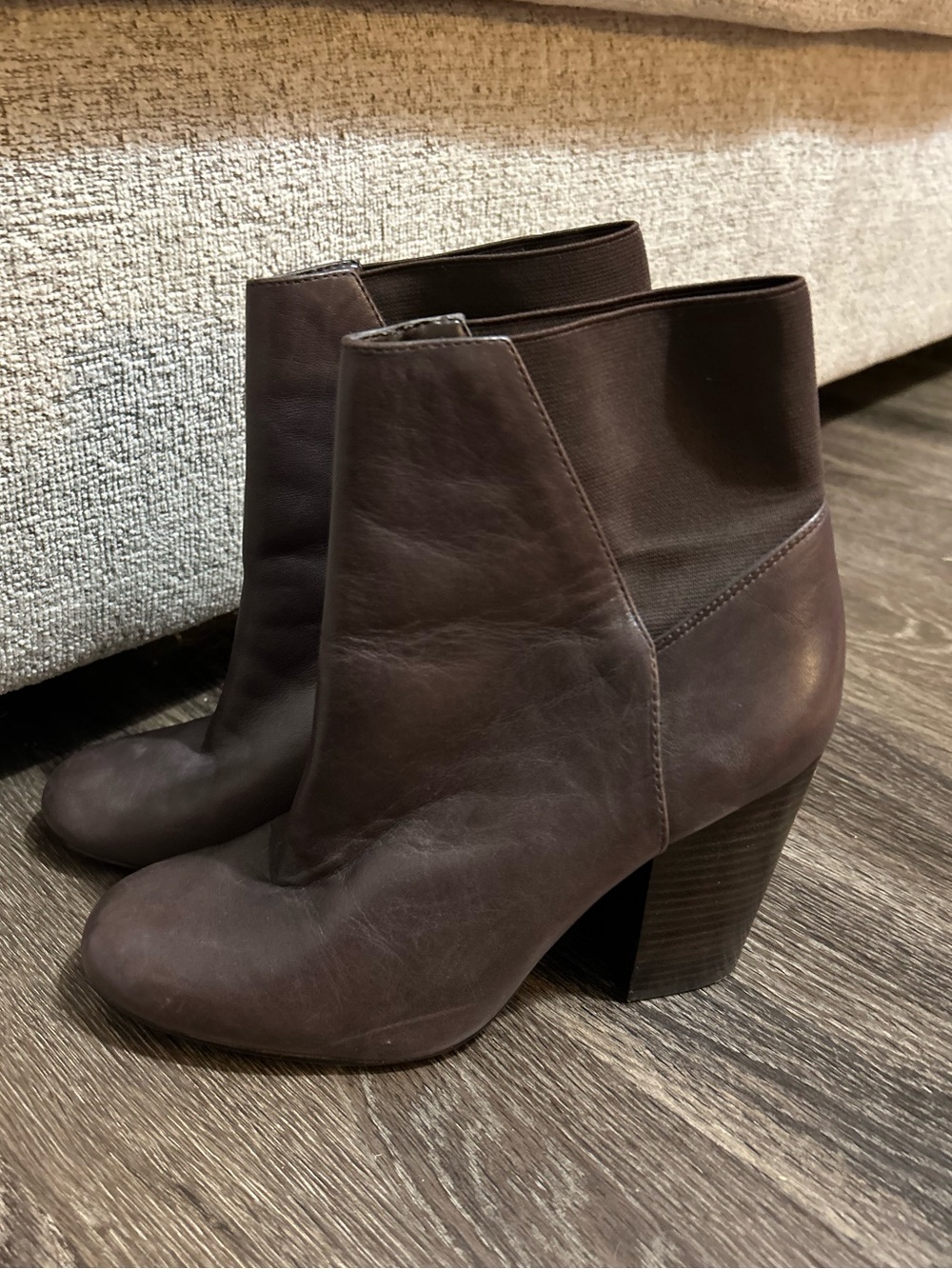 BCBGeneration Women's Chelsea Brown Leather Block Heel Ankle Boots Size 8.5
